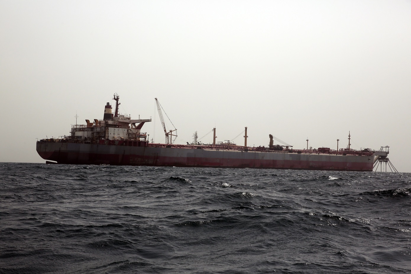 Οι Χούθι επιτέθηκαν σε πετρελαιοφόρο δεξαμενόπλοιο – Κατέρριψαν και αμερικάνικο drone